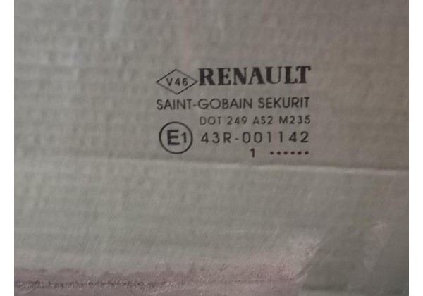 скло ліве передне Renault Megane III